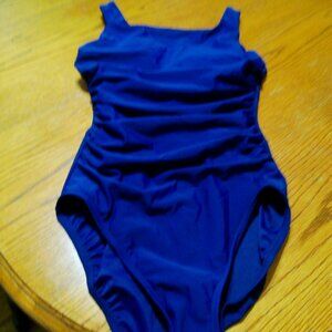 MIRAGE ONE PIECE SIZE 6 NEW WITHOUT TAGS